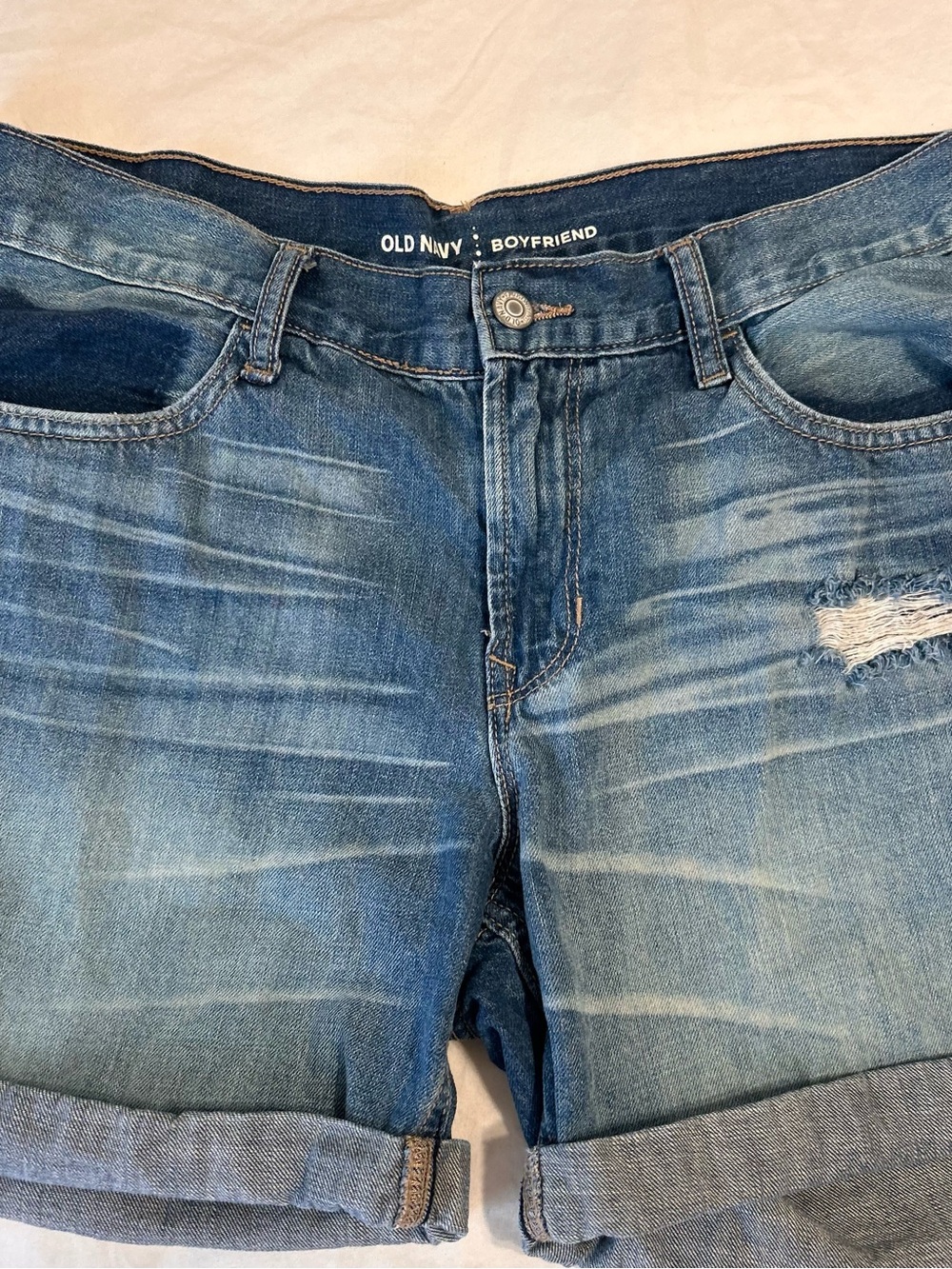 Old Navy Boyfriend Denim Distressed Cuffed Shorts Women's 8 Regular - Picture 2 of 7